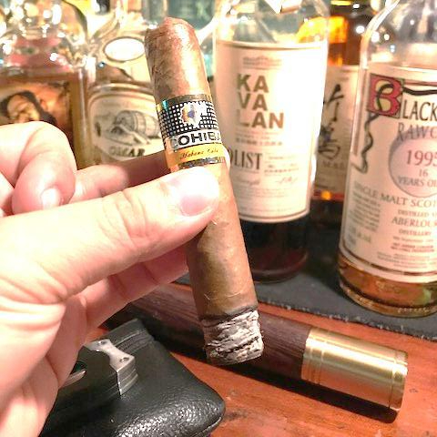 雪茄烟灰掉落的那一刻：懂灰，才懂茄